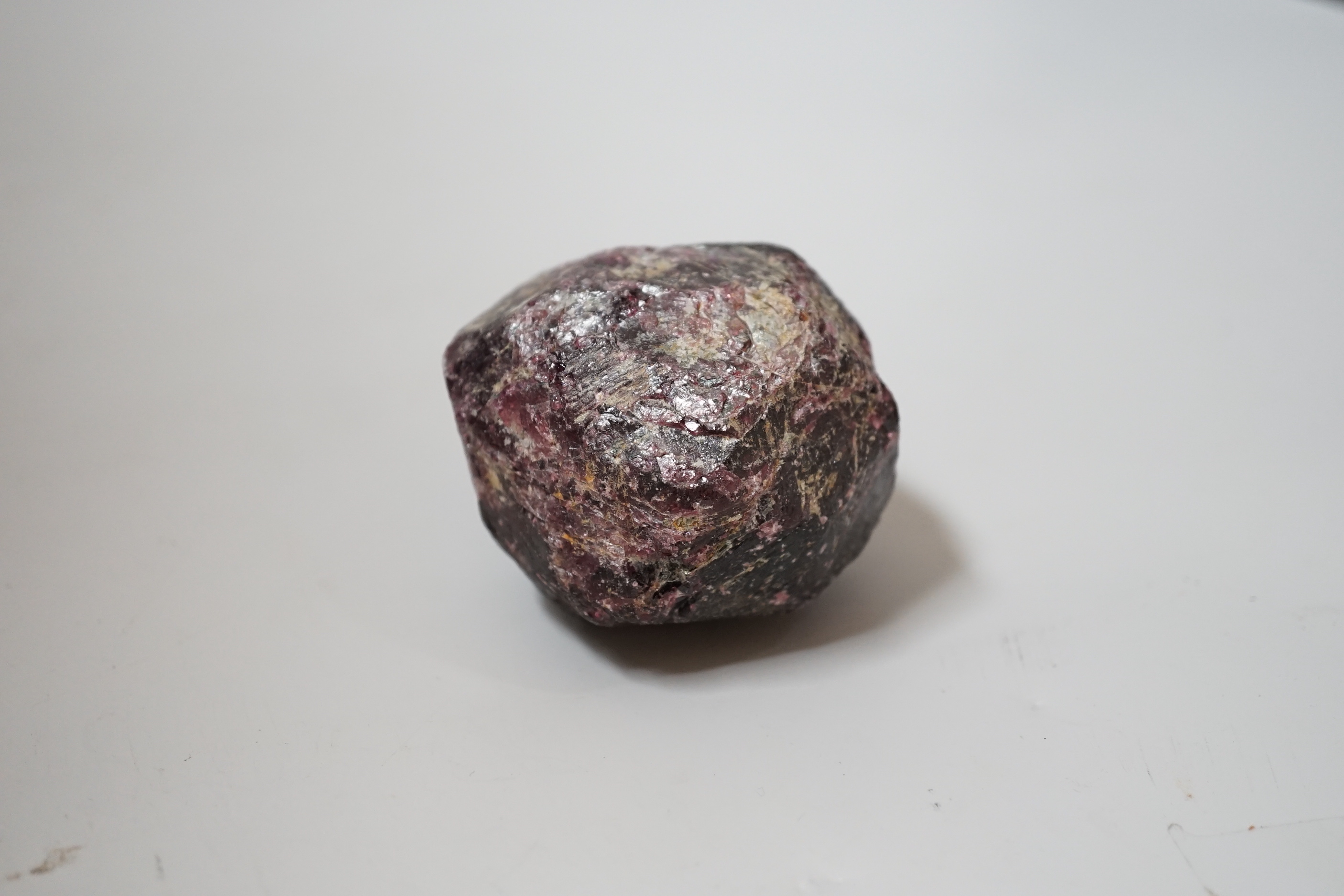 An unpolished and uncut garnet boulder, approx. 6cm.